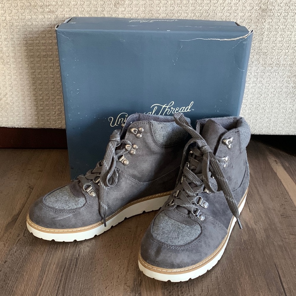 Universal Thread Nona hiking boots
